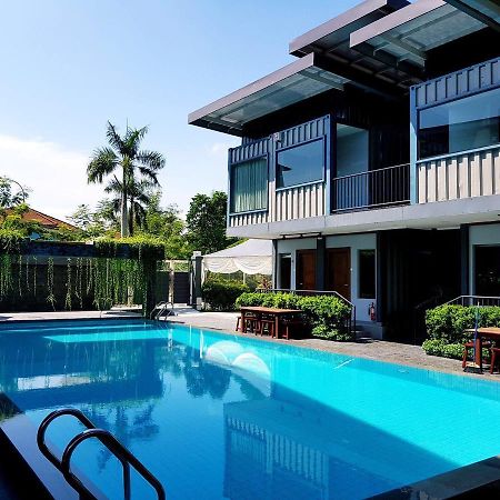 Kluang Container Swimming Pool Hotel Exterior foto