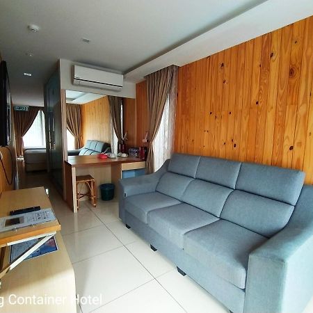 Kluang Container Swimming Pool Hotel Exterior foto