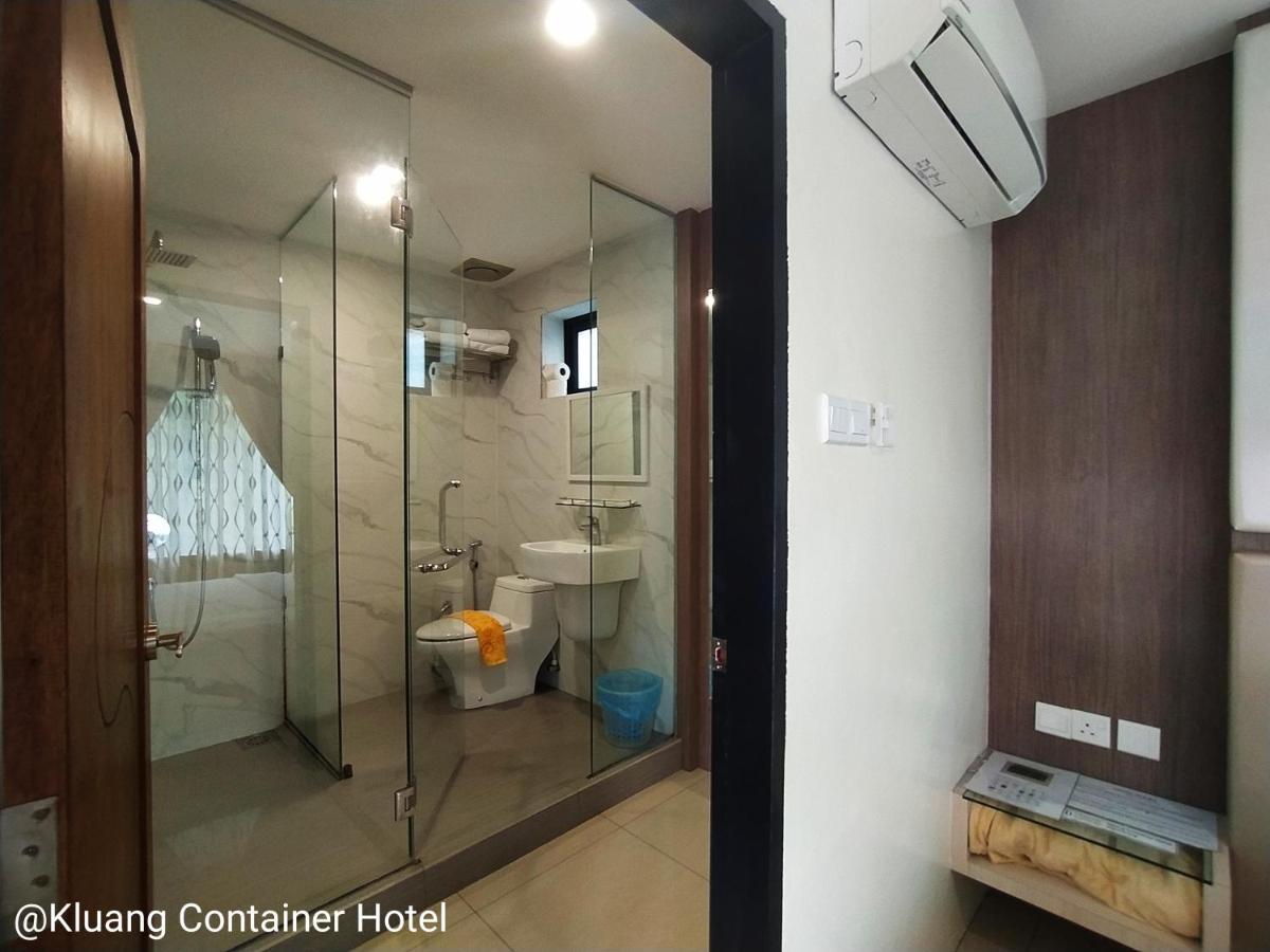 Kluang Container Swimming Pool Hotel Exterior foto