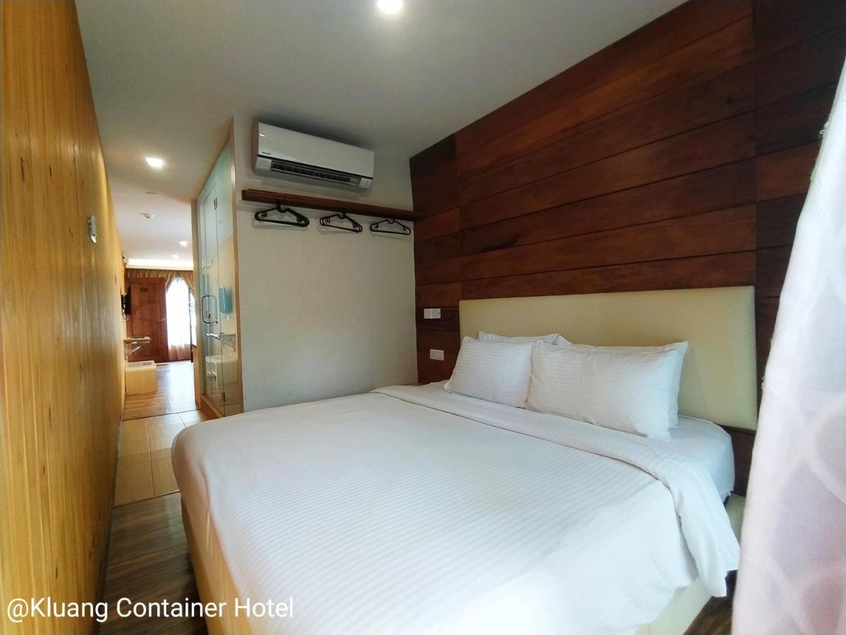 Kluang Container Swimming Pool Hotel Exterior foto