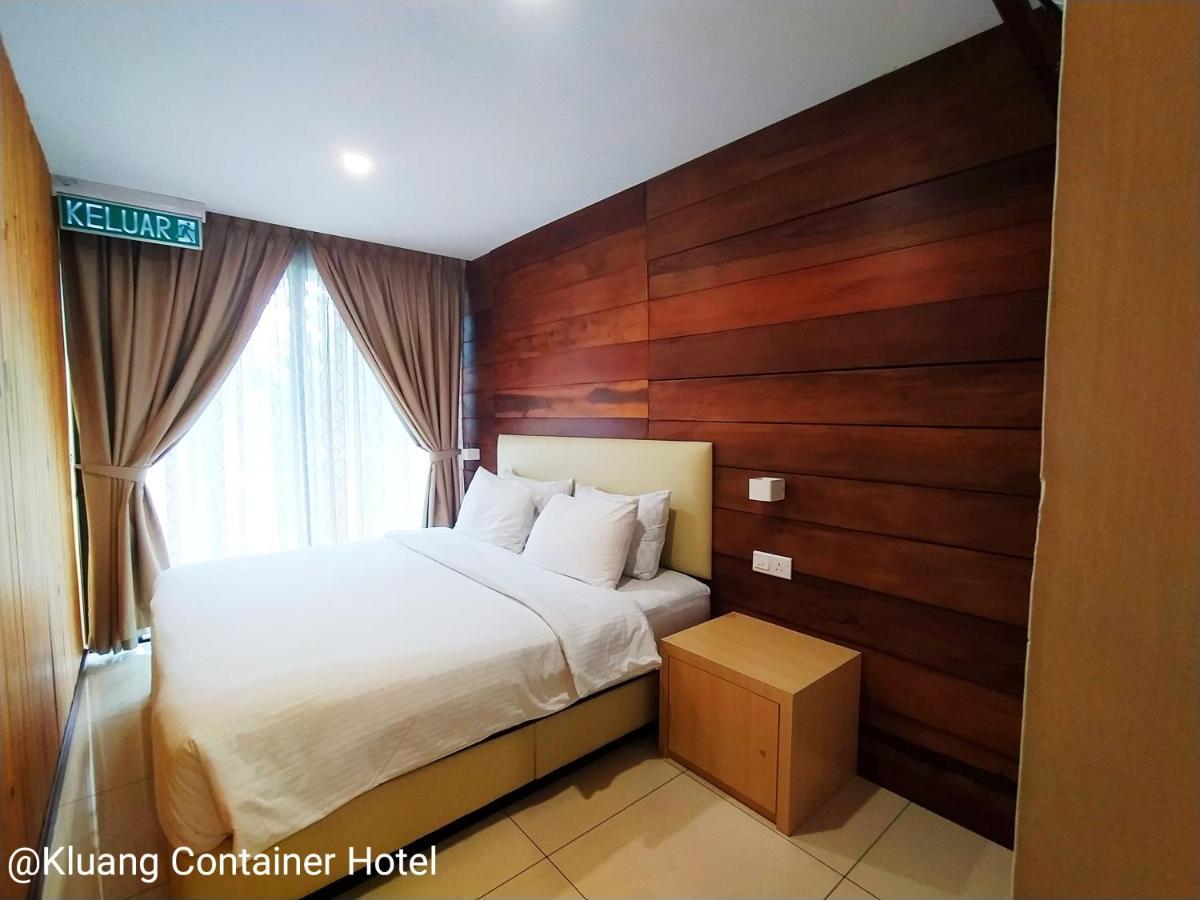 Kluang Container Swimming Pool Hotel Exterior foto
